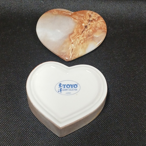 Toyo Heart Shaped Porcelain Trinket Box, 3.5" - Picture 4 of 5